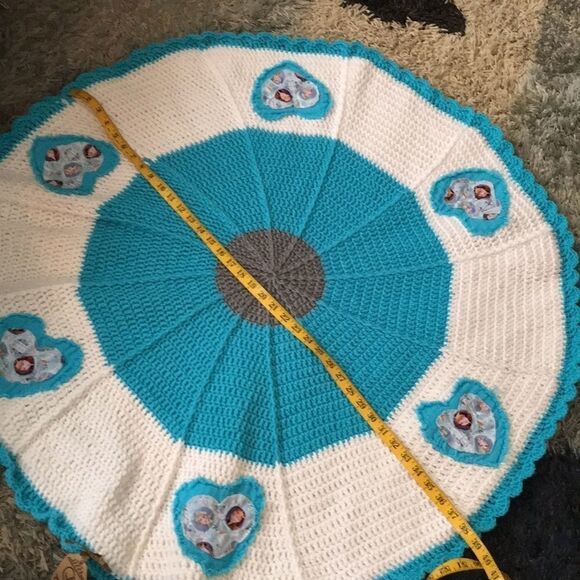 Frozen Handcrafted Childs Round Blanket - Picture 7 of 9